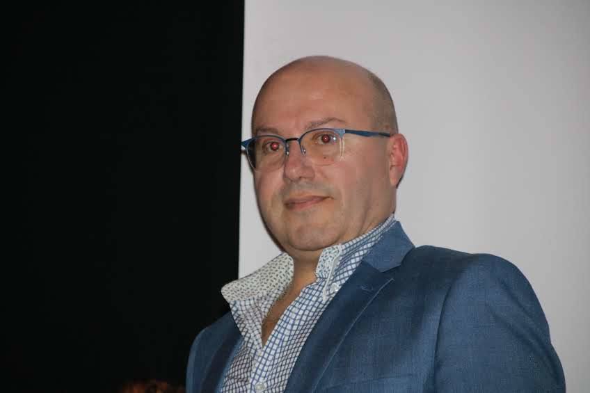 El centro cultural Eloy Arribas ha acogido este fin de semana la presentación del calendario erótico en el que vecinos de Pedrajas de San Esteban posan con fines benéficos, con el objetivo de recaudar fondos para causas solidarias. El pasado calendario (el de este año 2019) consiguió dinero para la Asociación Española para el Cáncer. La recaudación por la venta de la edición del próximo año se destinará a la Asociación de Familiares de Enfermos de Alzhéimer y otras demencias de la comarca de Íscar.