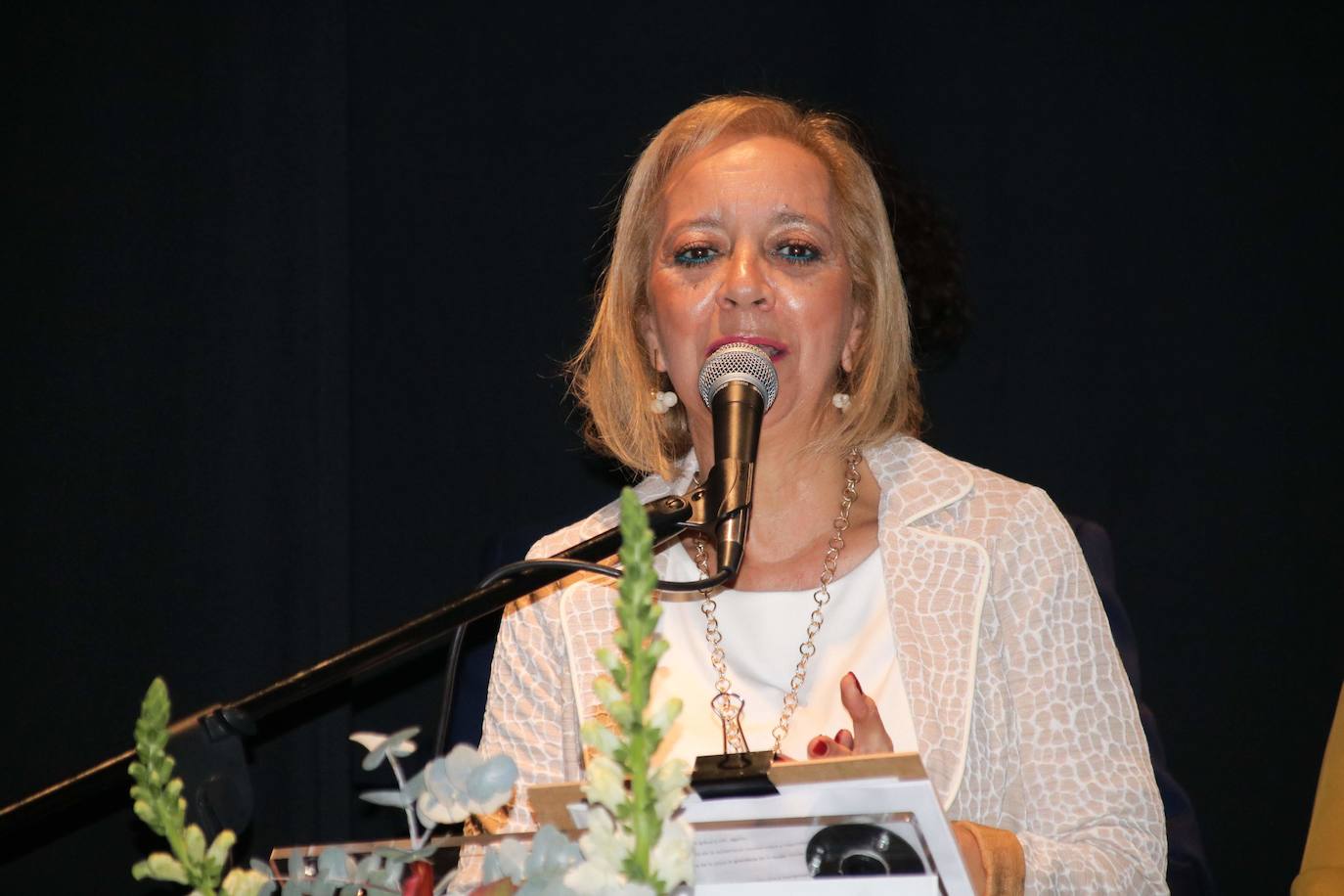 El centro cultural Eloy Arribas ha acogido este fin de semana la presentación del calendario erótico en el que vecinos de Pedrajas de San Esteban posan con fines benéficos, con el objetivo de recaudar fondos para causas solidarias. El pasado calendario (el de este año 2019) consiguió dinero para la Asociación Española para el Cáncer. La recaudación por la venta de la edición del próximo año se destinará a la Asociación de Familiares de Enfermos de Alzhéimer y otras demencias de la comarca de Íscar.