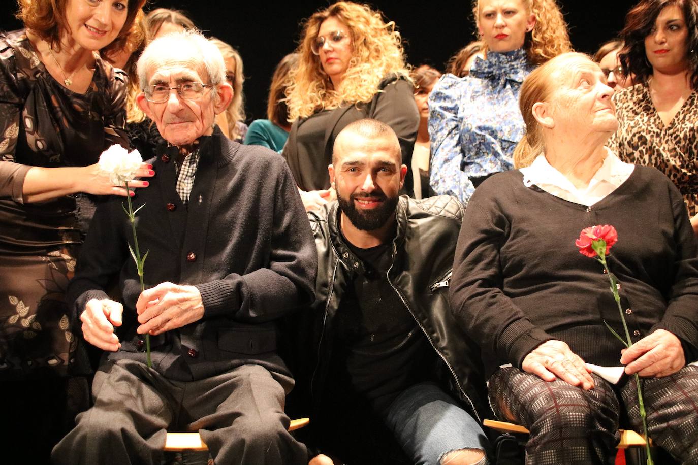 El centro cultural Eloy Arribas ha acogido este fin de semana la presentación del calendario erótico en el que vecinos de Pedrajas de San Esteban posan con fines benéficos, con el objetivo de recaudar fondos para causas solidarias. El pasado calendario (el de este año 2019) consiguió dinero para la Asociación Española para el Cáncer. La recaudación por la venta de la edición del próximo año se destinará a la Asociación de Familiares de Enfermos de Alzhéimer y otras demencias de la comarca de Íscar.
