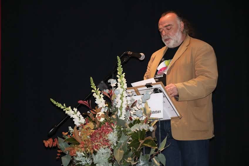 El centro cultural Eloy Arribas ha acogido este fin de semana la presentación del calendario erótico en el que vecinos de Pedrajas de San Esteban posan con fines benéficos, con el objetivo de recaudar fondos para causas solidarias. El pasado calendario (el de este año 2019) consiguió dinero para la Asociación Española para el Cáncer. La recaudación por la venta de la edición del próximo año se destinará a la Asociación de Familiares de Enfermos de Alzhéimer y otras demencias de la comarca de Íscar.