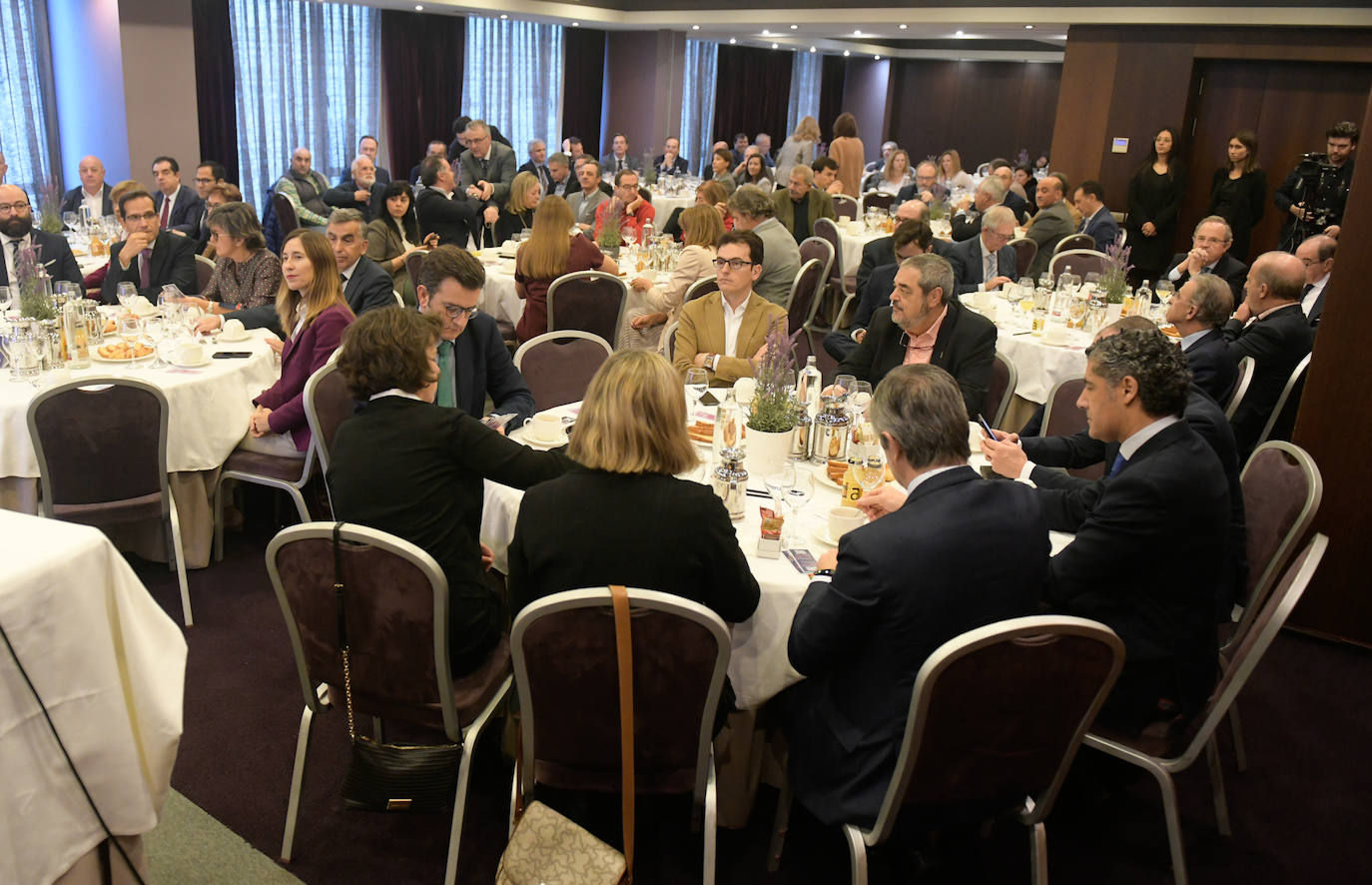 Fotos: Foro Económico con Iñigo Sáenz de Urturi