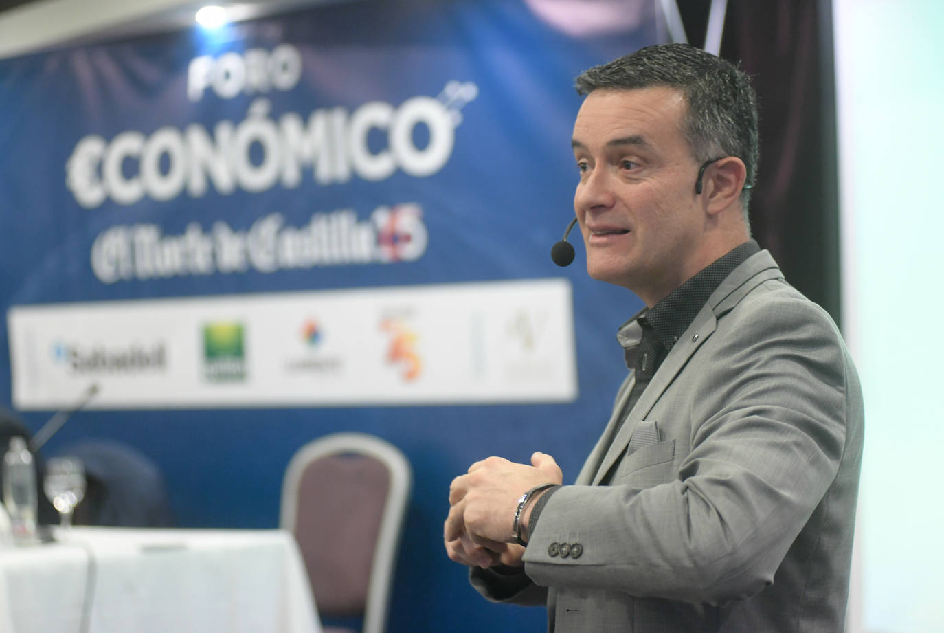 Fotos: Foro Económico con Iñigo Sáenz de Urturi