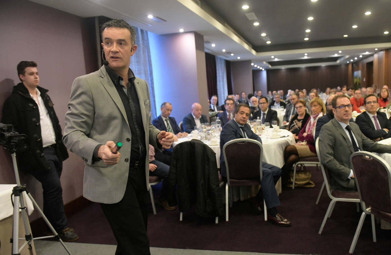 Fotos: Foro Económico con Iñigo Sáenz de Urturi