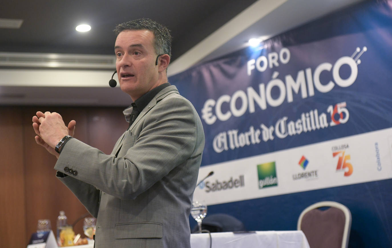 Fotos: Foro Económico con Iñigo Sáenz de Urturi