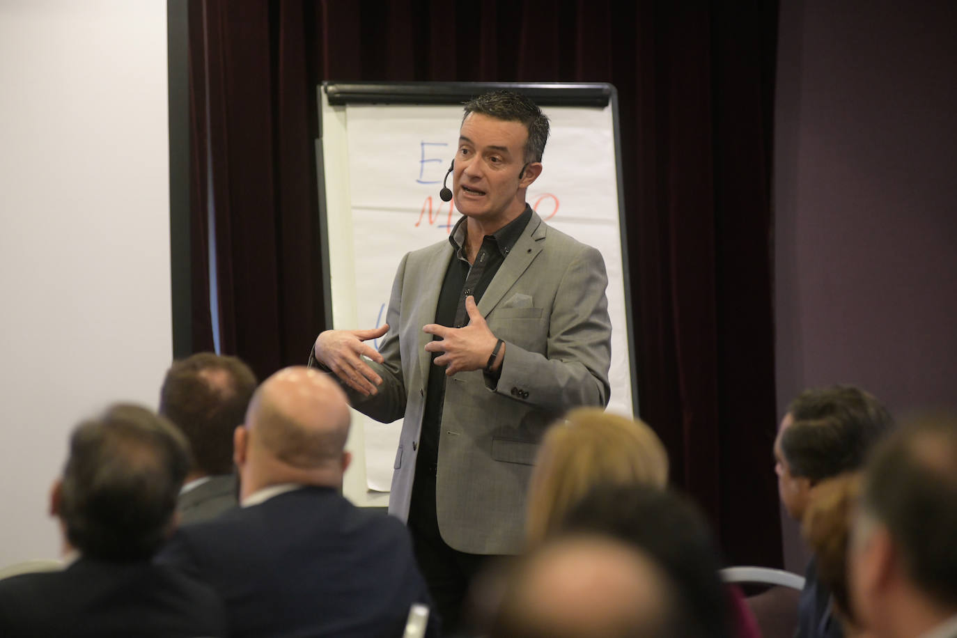 Fotos: Foro Económico con Iñigo Sáenz de Urturi