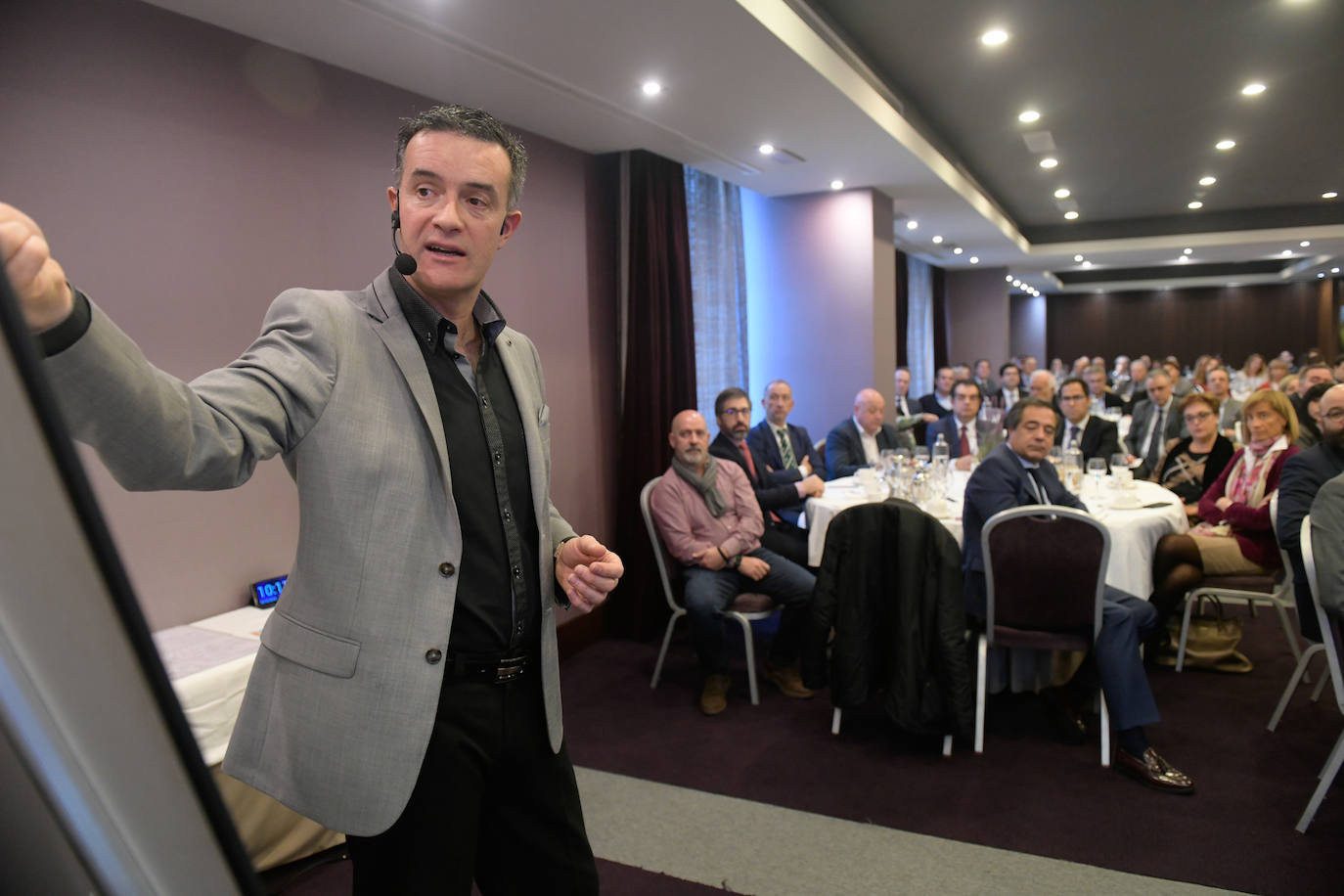 Fotos: Foro Económico con Iñigo Sáenz de Urturi