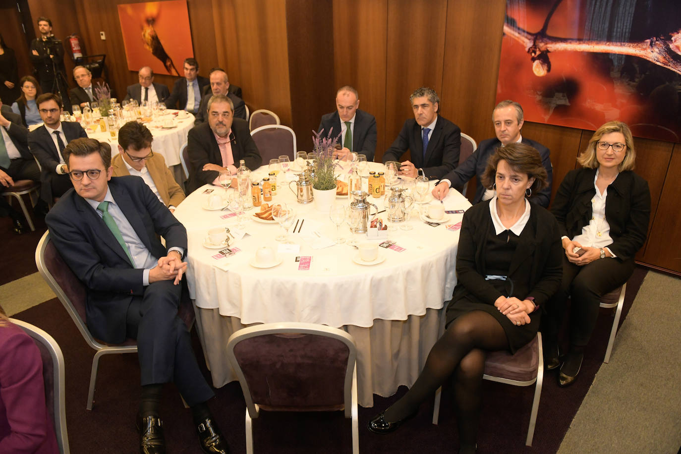 Fotos: Foro Económico con Iñigo Sáenz de Urturi