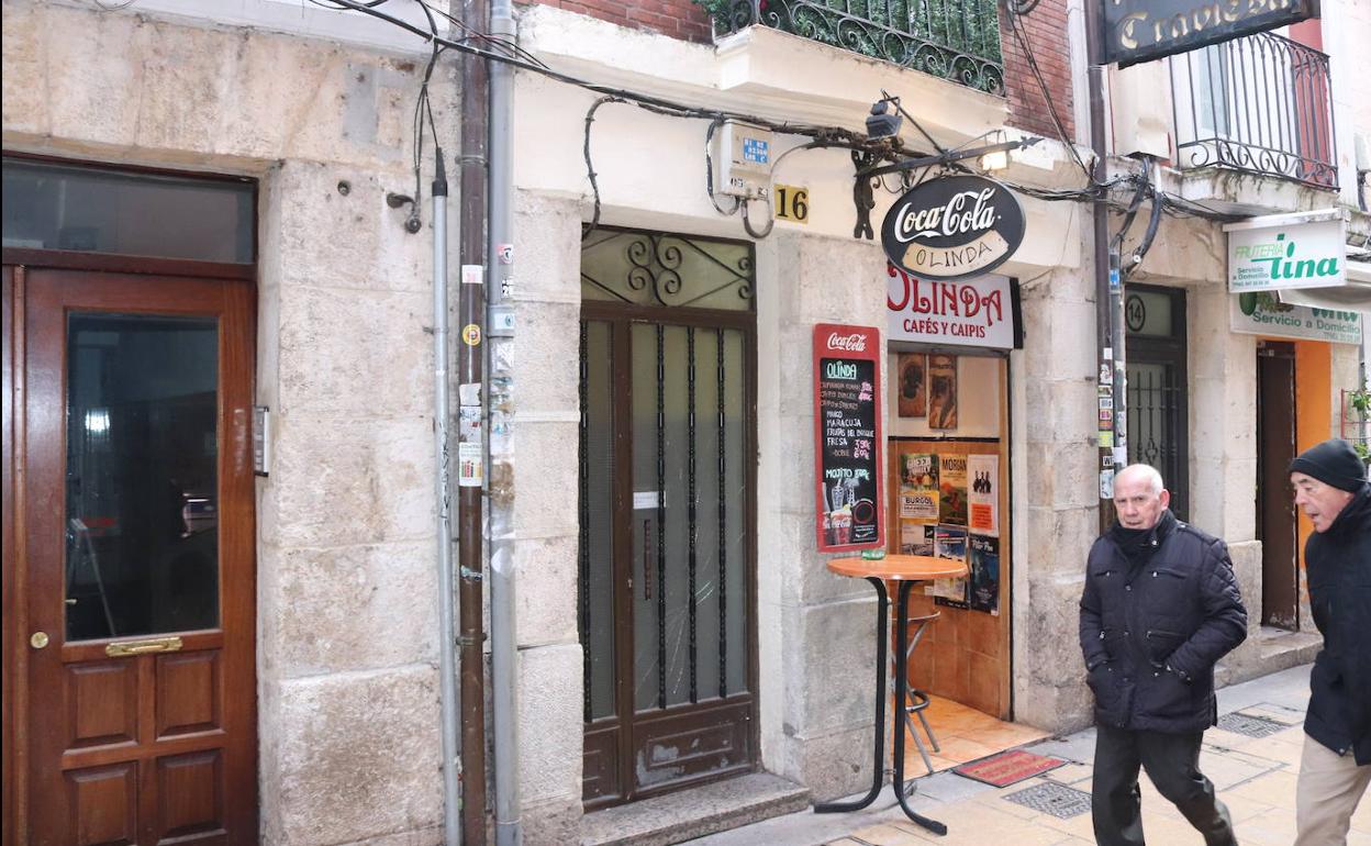 Portal en la que vive la agredida y su pareja.