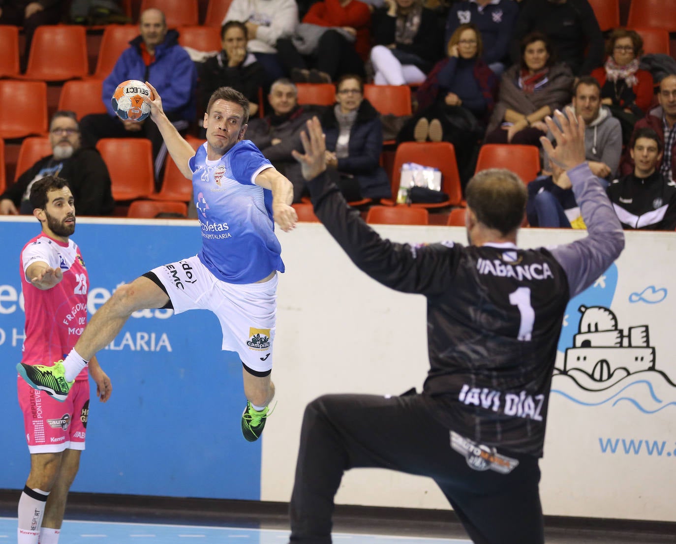 El Recoletas ha vencido al Cangas en el polideportivo Pisuerga en partido muy trabado. 