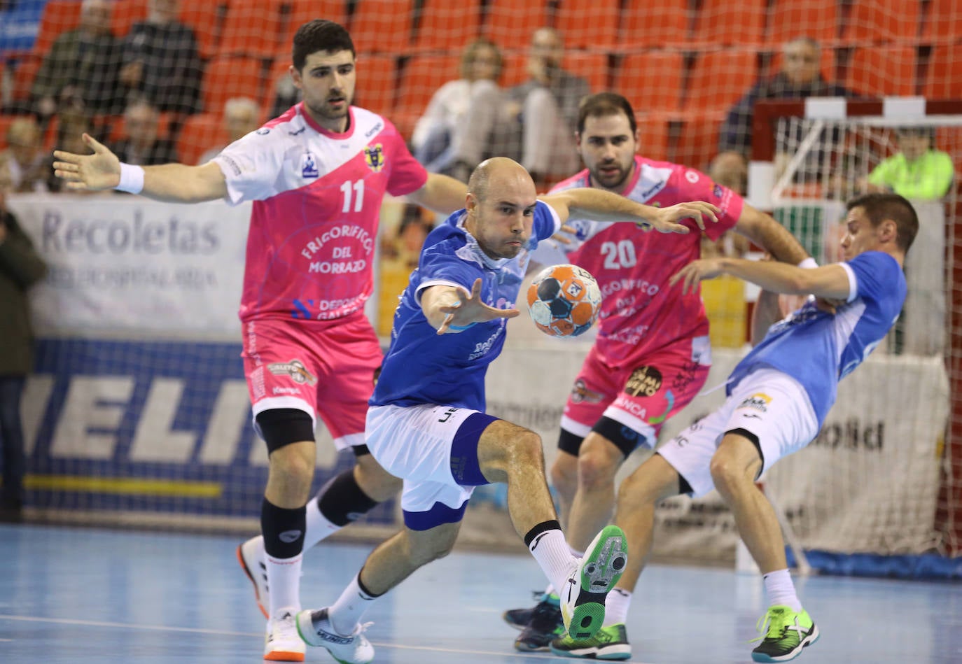 El Recoletas ha vencido al Cangas en el polideportivo Pisuerga en partido muy trabado. 