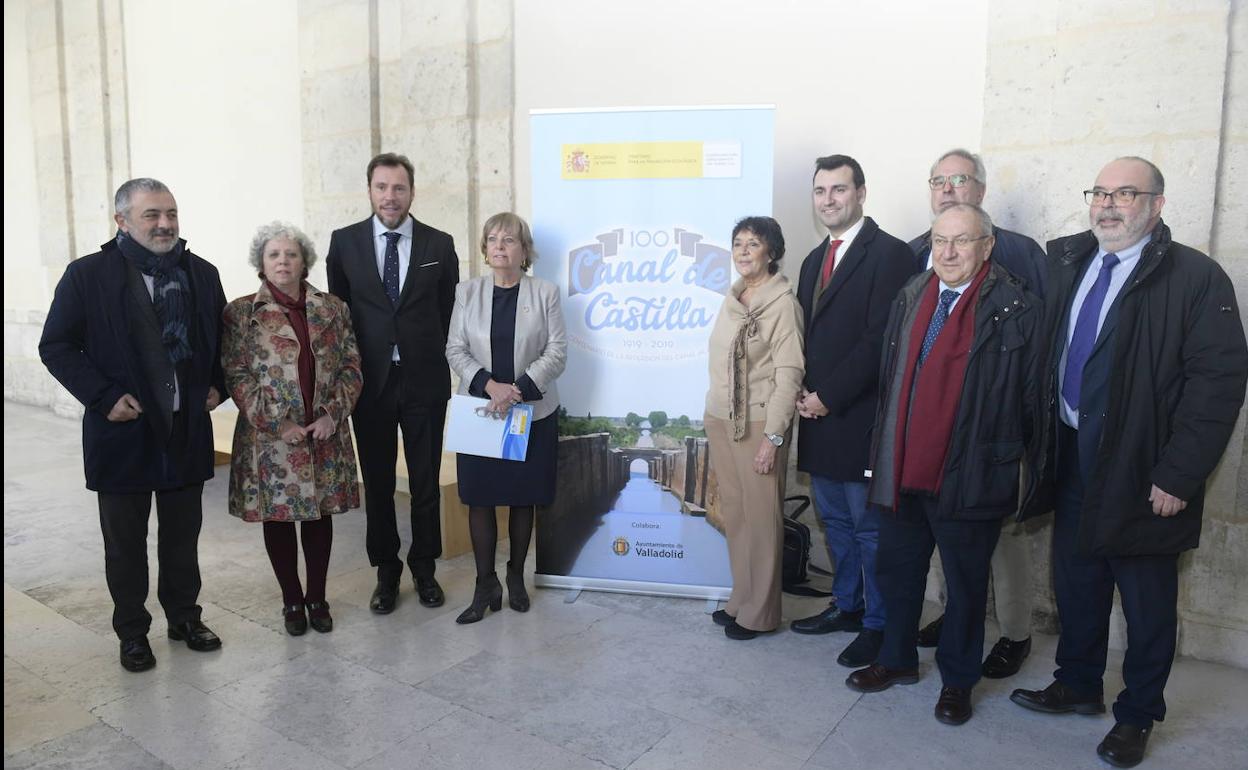 Participantes en la jornada conmemorativa del Canal de Castilla.