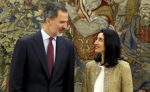 El rey y la nueva presidenta del Senado, Pilar Llop.