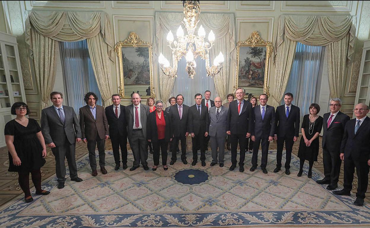 Foto de familia de los premiados.