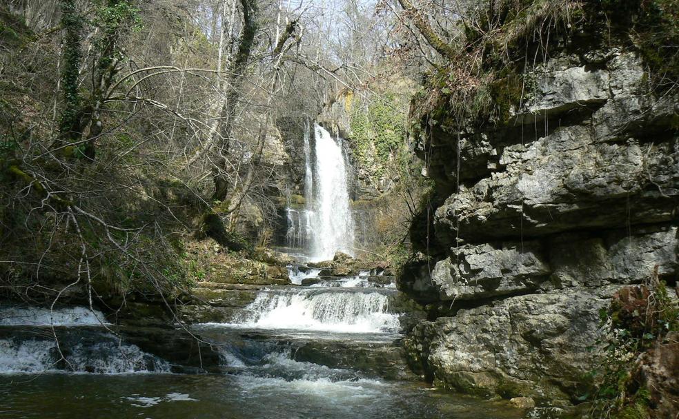 Río Gándara. Cascada de Las Pisas en Las Merindades (Burgos). 