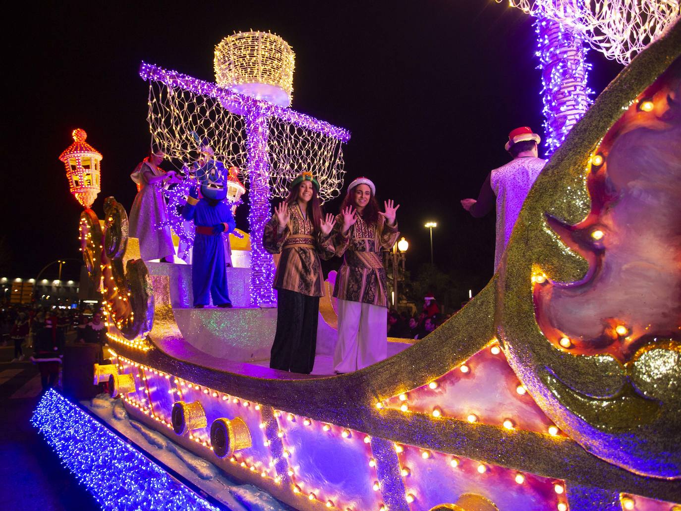 La Navidad se ha adelantado y Papá Noel ya recorre las calles de Valladolid. 