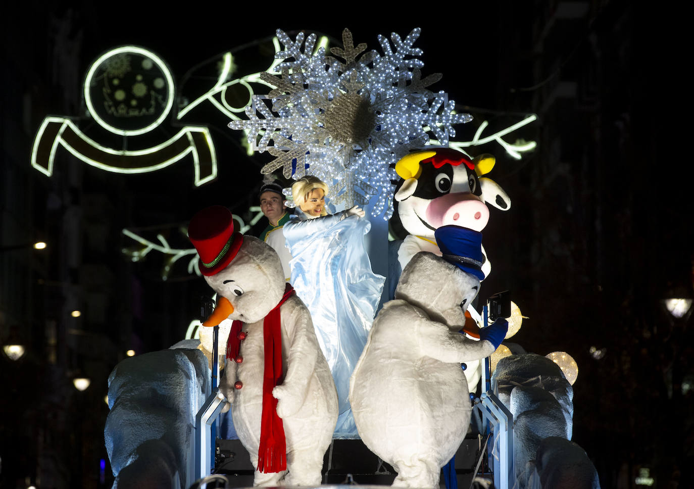 La Navidad se ha adelantado y Papá Noel ya recorre las calles de Valladolid. 