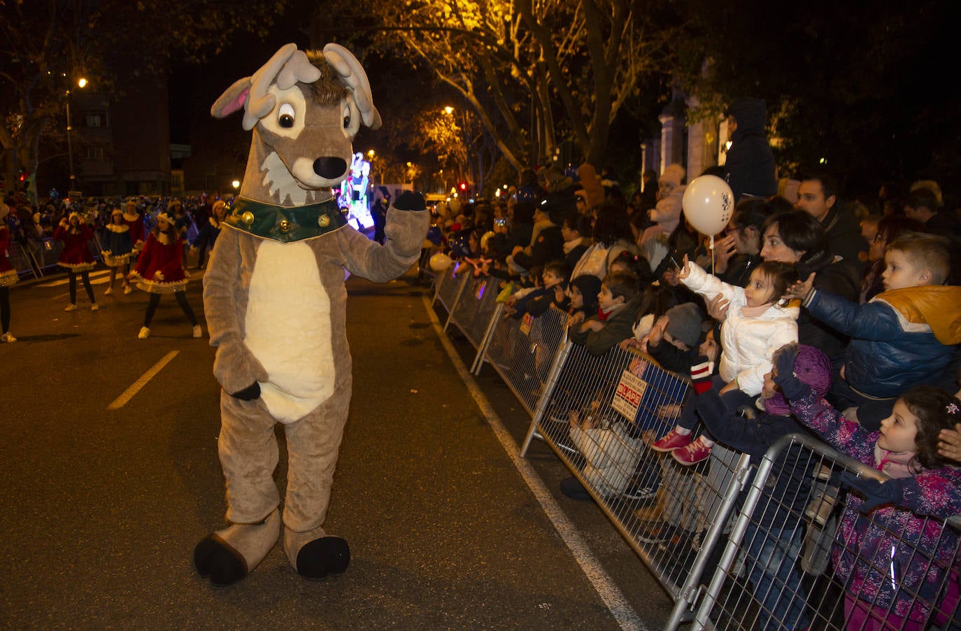 La Navidad se ha adelantado y Papá Noel ya recorre las calles de Valladolid. 
