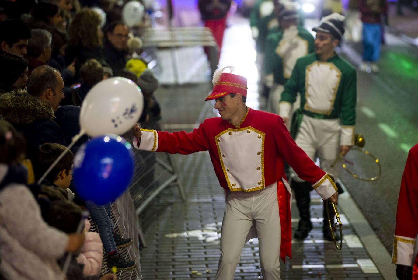 La Navidad se ha adelantado y Papá Noel ya recorre las calles de Valladolid. 