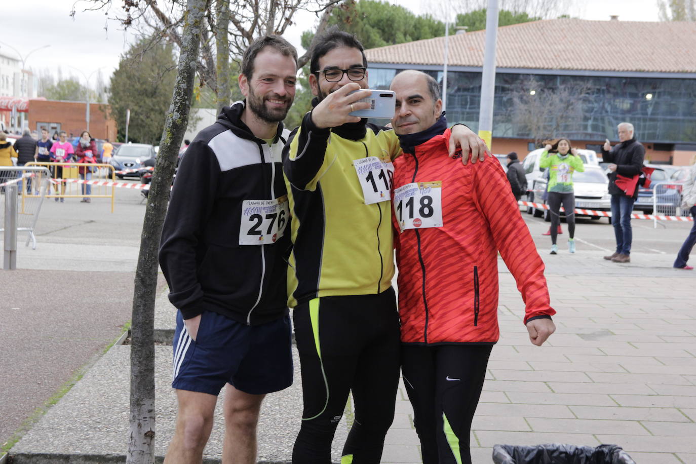 Corredores de toda la región han participado este domingo en la XXXVIII Carrera Pedestre Popular del Pavo de Laguna de Duero. El recorrido, de siete kilómetros, arrancó a las 10:30 horas desde las inmediaciones del polideportivo y discurrió por la avenida La Laguna, las calles Cea y Pisuerga y las Avenidas Juan de Austria y Las Salinas. 