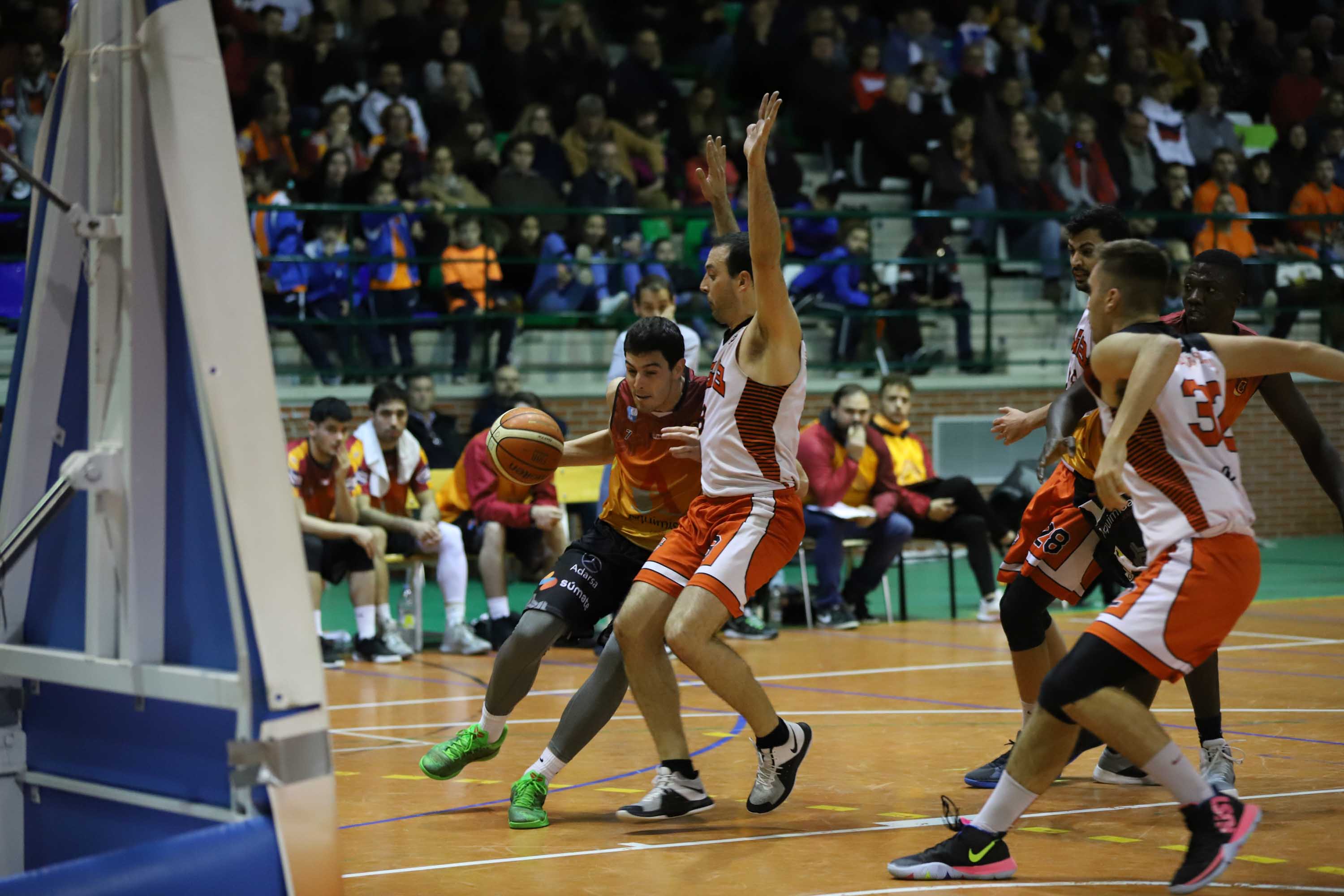 El equipo salmantino es líder invicto tras lograr su décima victoria. 
