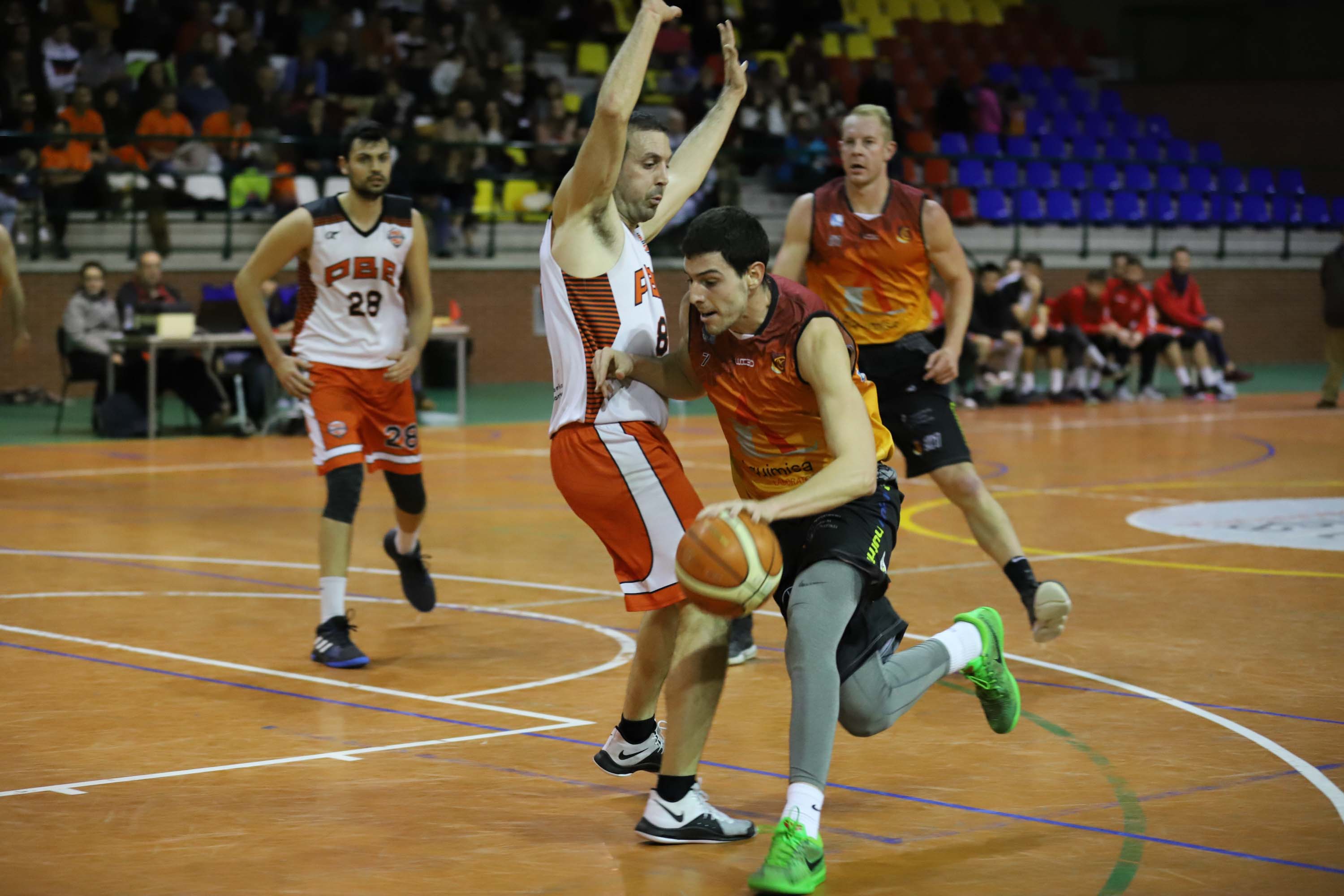 El equipo salmantino es líder invicto tras lograr su décima victoria. 