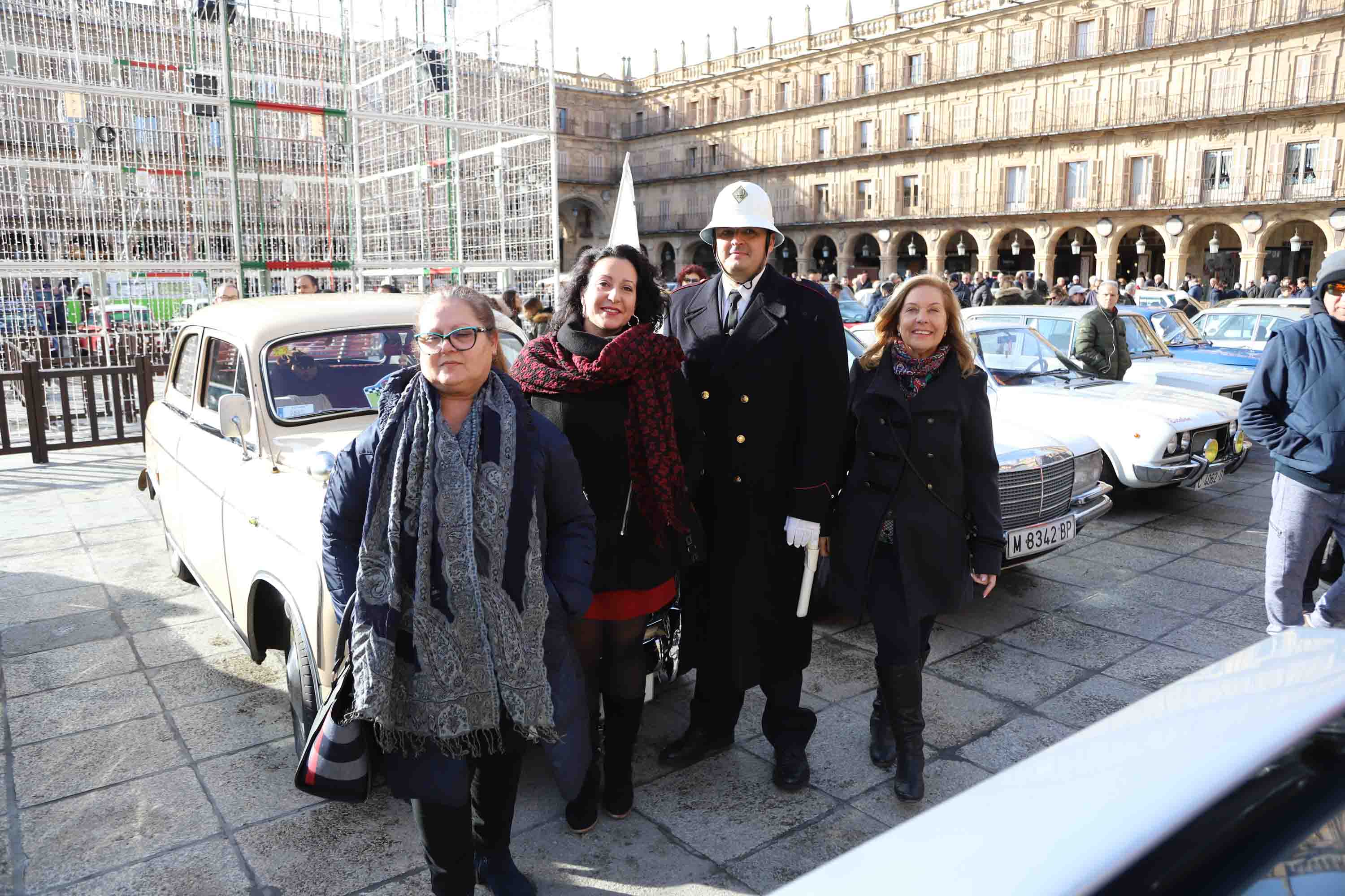 Fotos: El Día del Guardia Urbano congrega a 170 vehículos antiguos