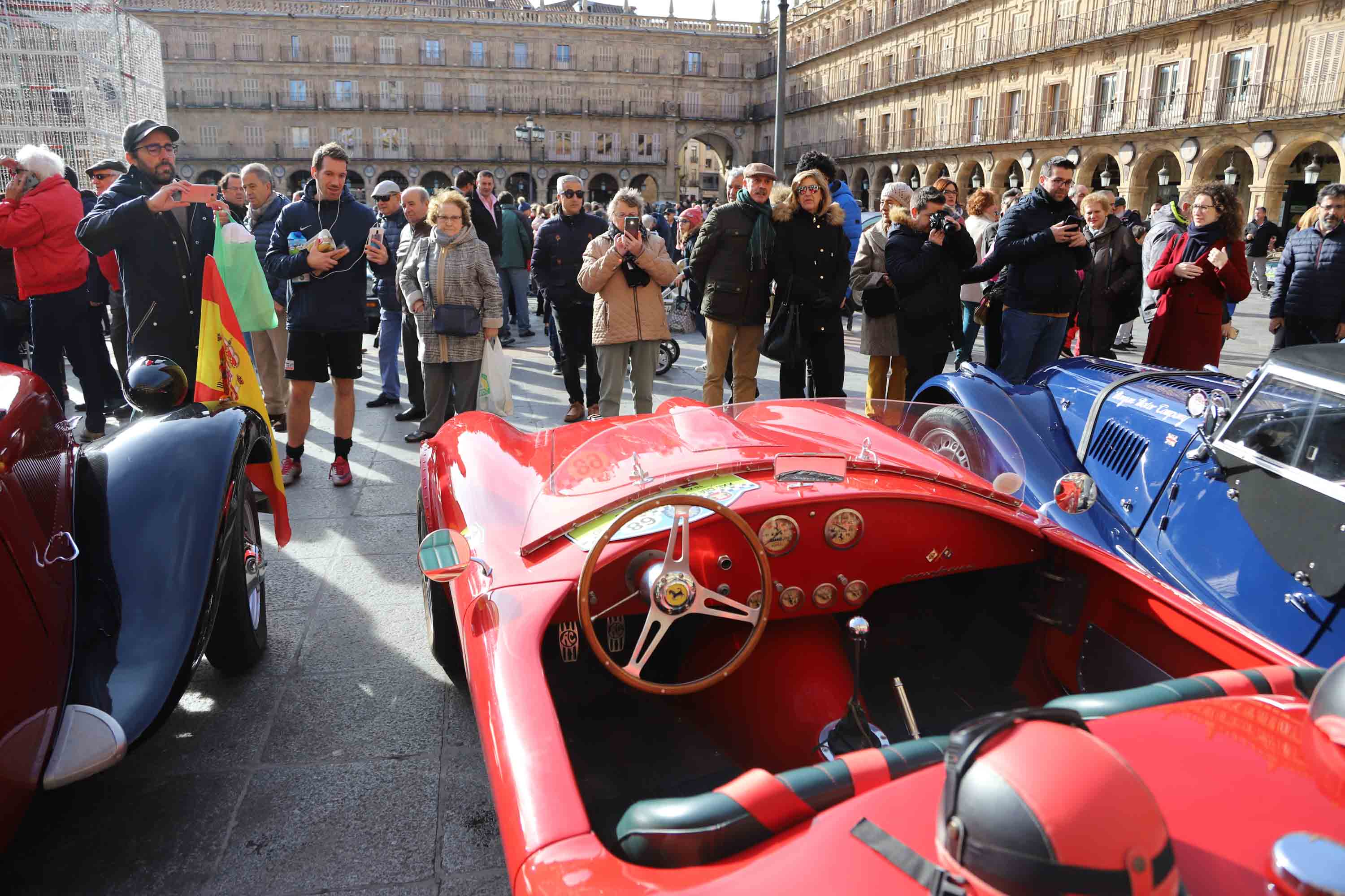Fotos: El Día del Guardia Urbano congrega a 170 vehículos antiguos