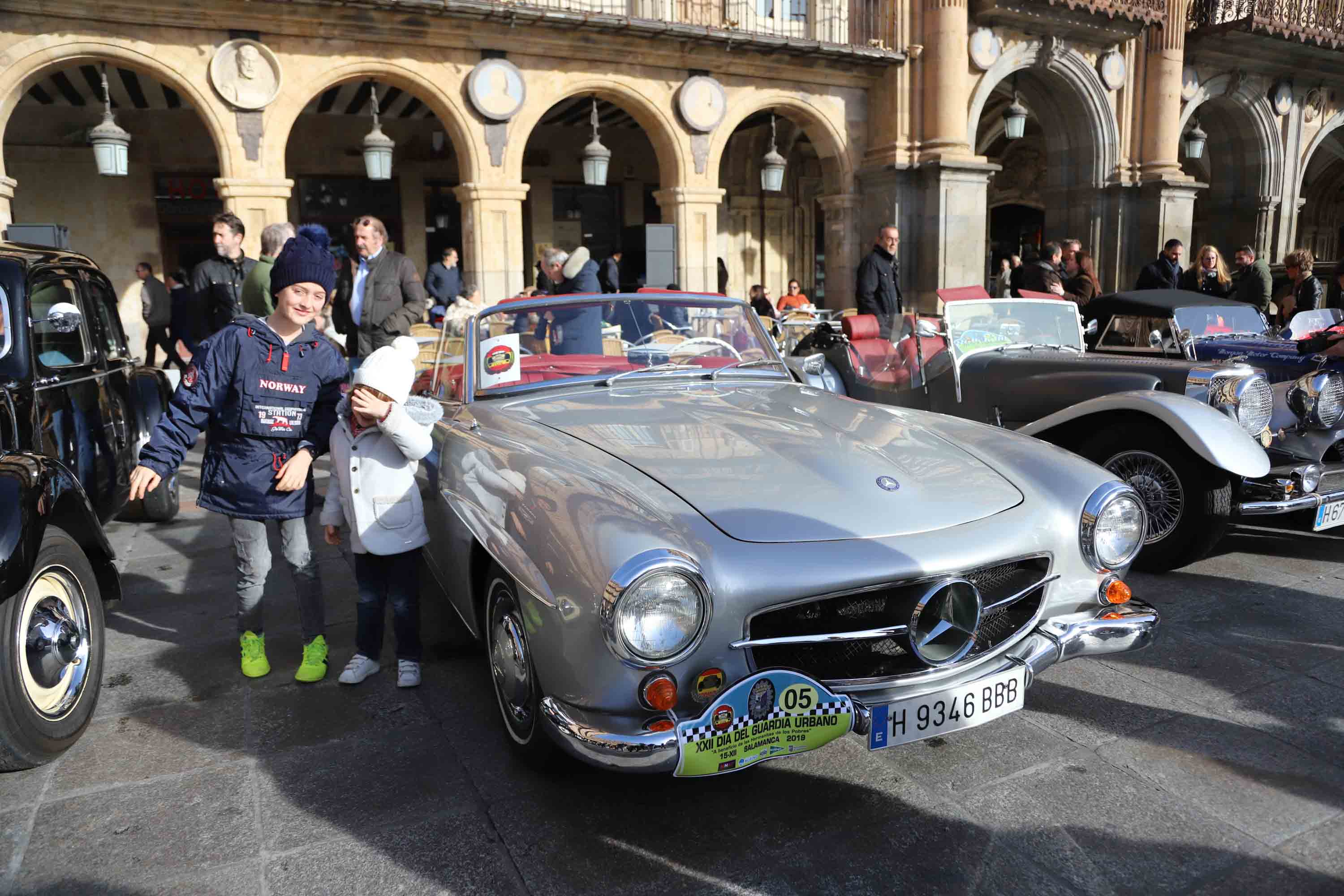 Fotos: El Día del Guardia Urbano congrega a 170 vehículos antiguos