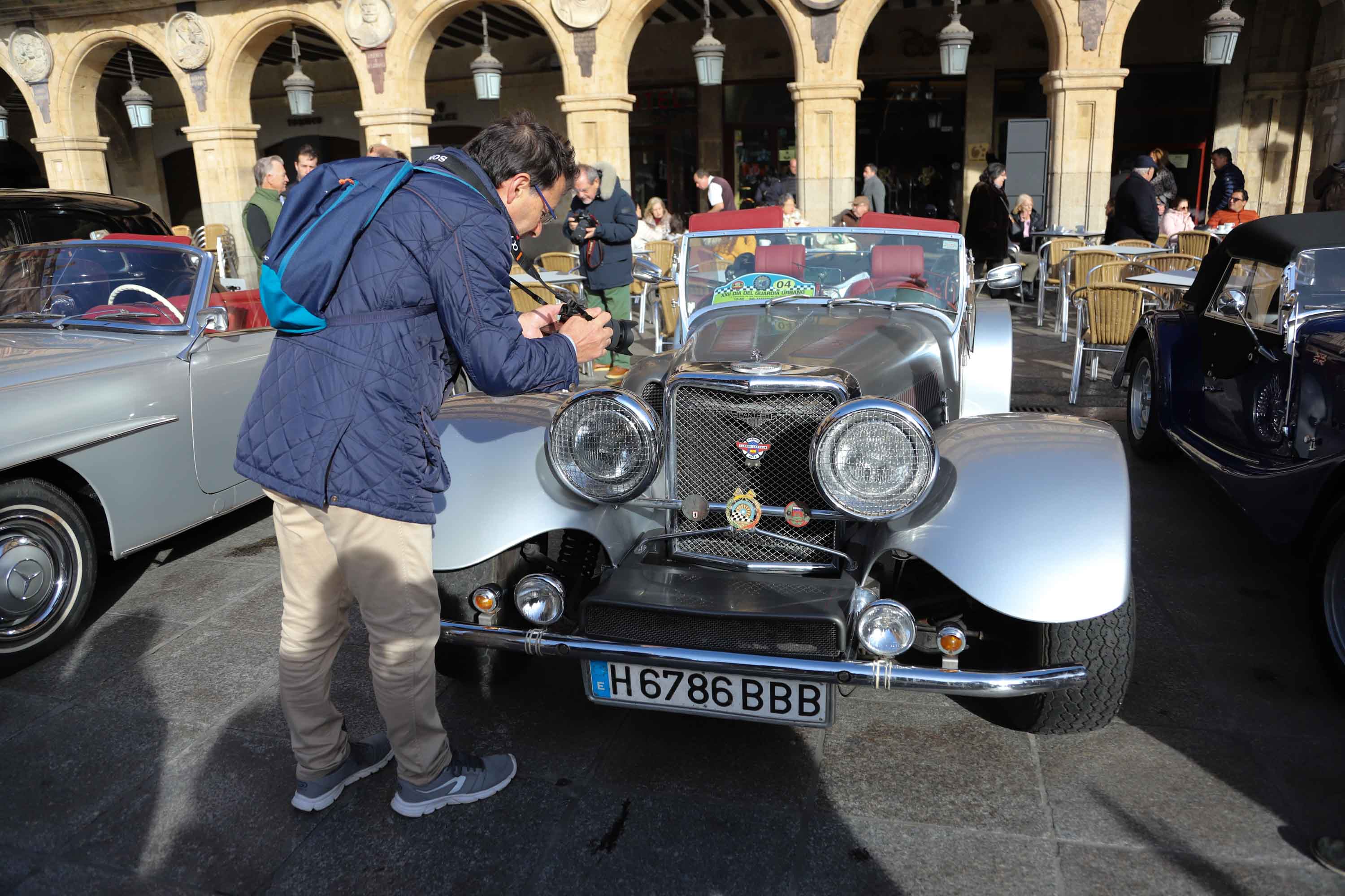 Fotos: El Día del Guardia Urbano congrega a 170 vehículos antiguos