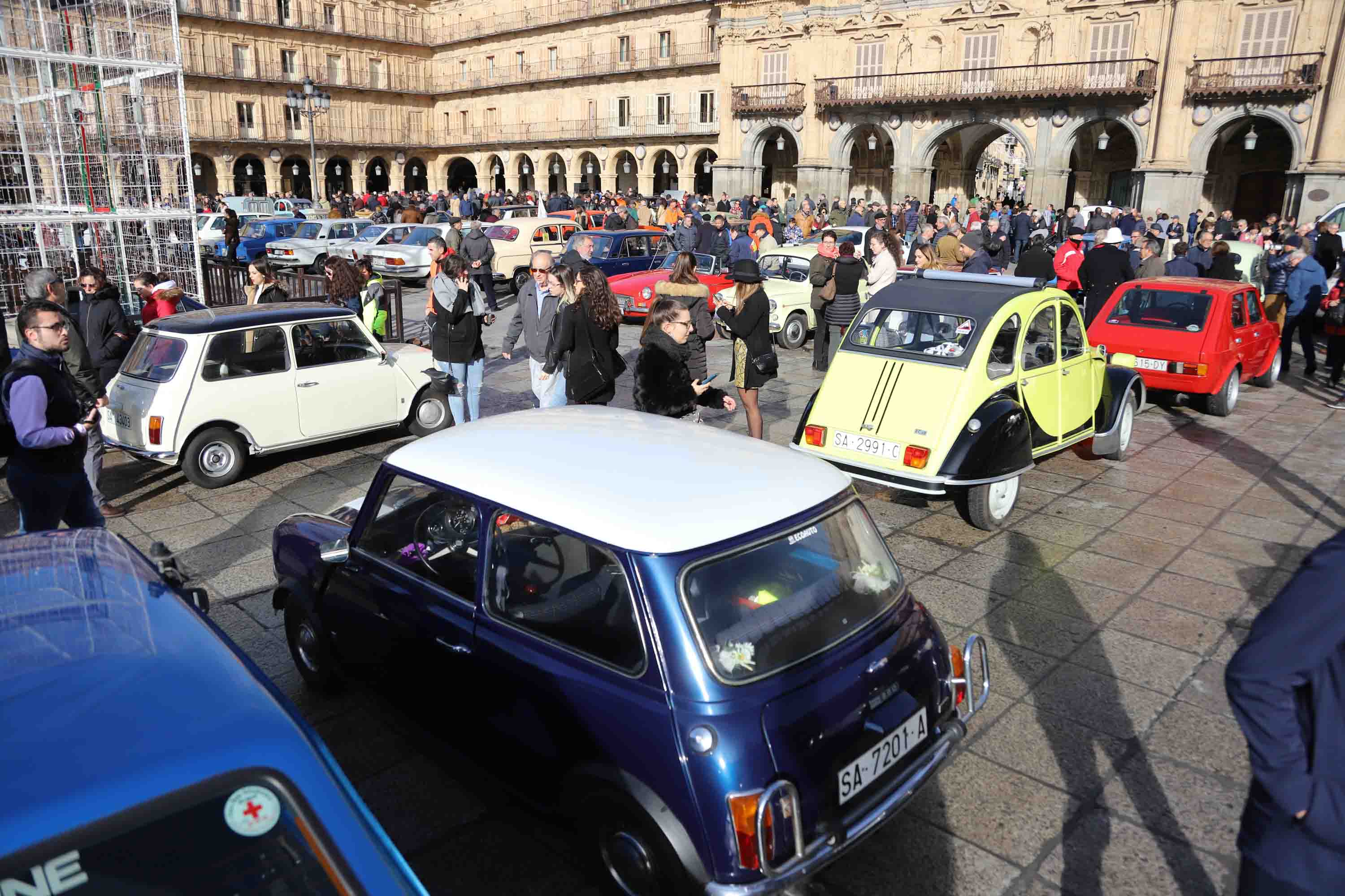 Fotos: El Día del Guardia Urbano congrega a 170 vehículos antiguos