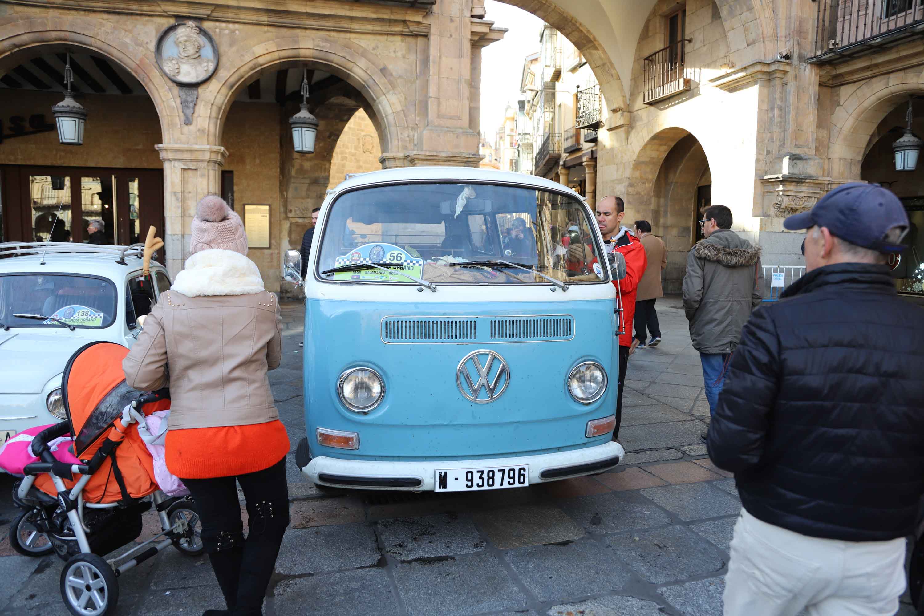 Fotos: El Día del Guardia Urbano congrega a 170 vehículos antiguos