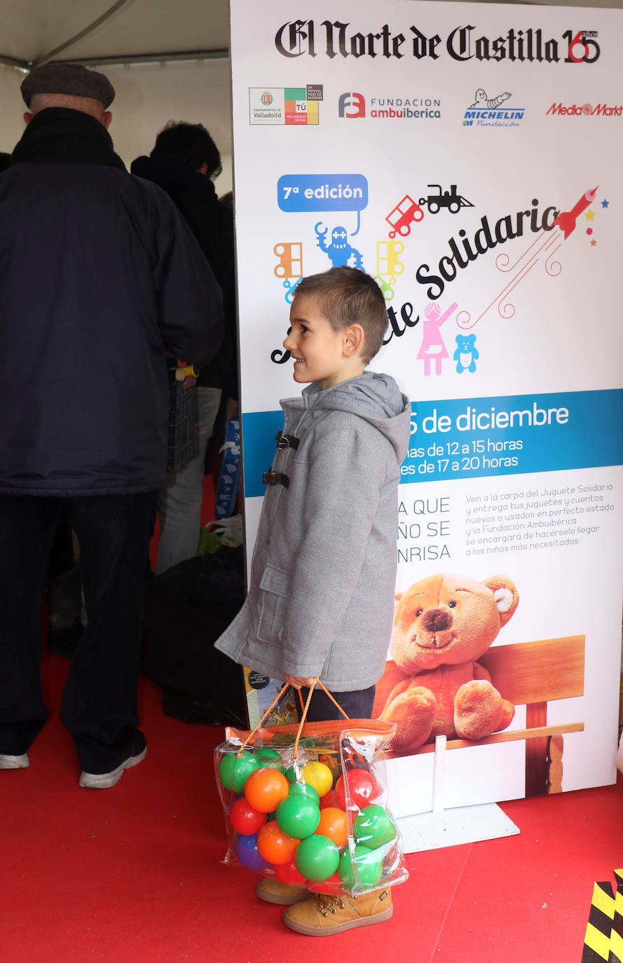 Esta iniciativa, organizada por El Norte de Castilla, con la ayuda del Ayuntamiento de Valladolid, la Fundación Ambuibérica, la Fundación Michelin y MediaMarkt como patrocinadores, donará los juguetes, libros y cuentos recogidos, que pueden ser nuevos o usados a los niños de Valladolid de la mano de la asociación 'Por un Futuro Castilla y León' y en el Sáhara, con la colaboración de la Media Luna Roja Saharaui.