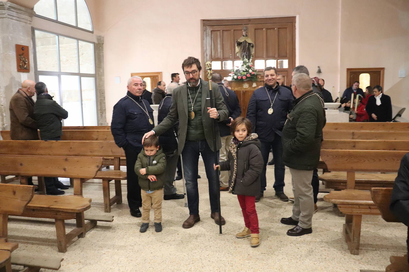 La cofradía de San Juan de la Cruz de Medina de Rioseco ha vuelto a celebrar este domingo la festividad de su santo titular, cuya imagen del siglo XVIII (custodiada en la iglesia del convento del Carmen) salió de nuevo a la calle después de que laprocesión fuera recuperada hace dos años.