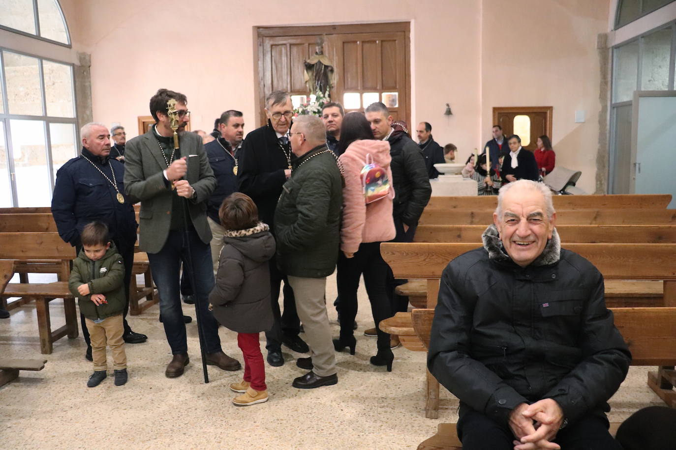La cofradía de San Juan de la Cruz de Medina de Rioseco ha vuelto a celebrar este domingo la festividad de su santo titular, cuya imagen del siglo XVIII (custodiada en la iglesia del convento del Carmen) salió de nuevo a la calle después de que laprocesión fuera recuperada hace dos años.