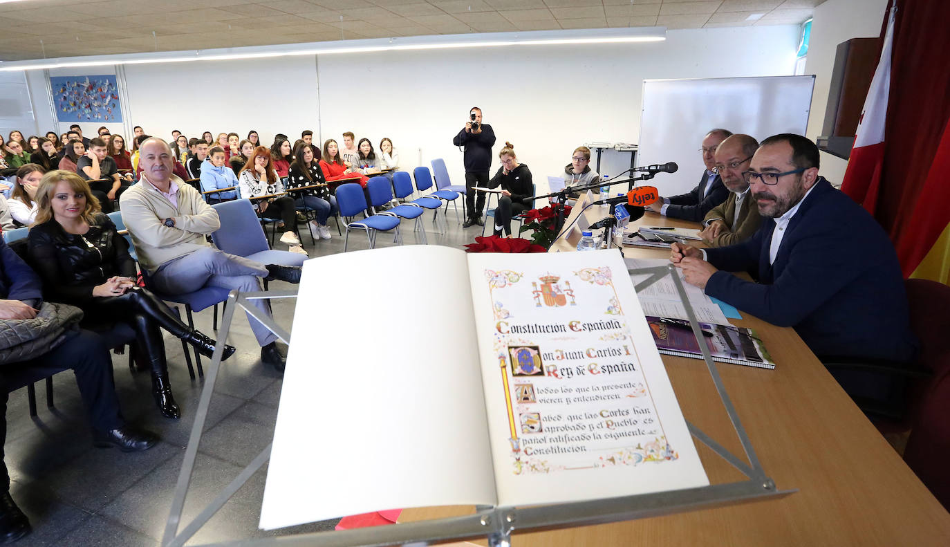 El vicepresidente, portavoz y consejero de Transparencia, Ordenación del Territorio y Acción Exterior, Francisco Igea, participa en un acto homenaje a la Constitución Española.