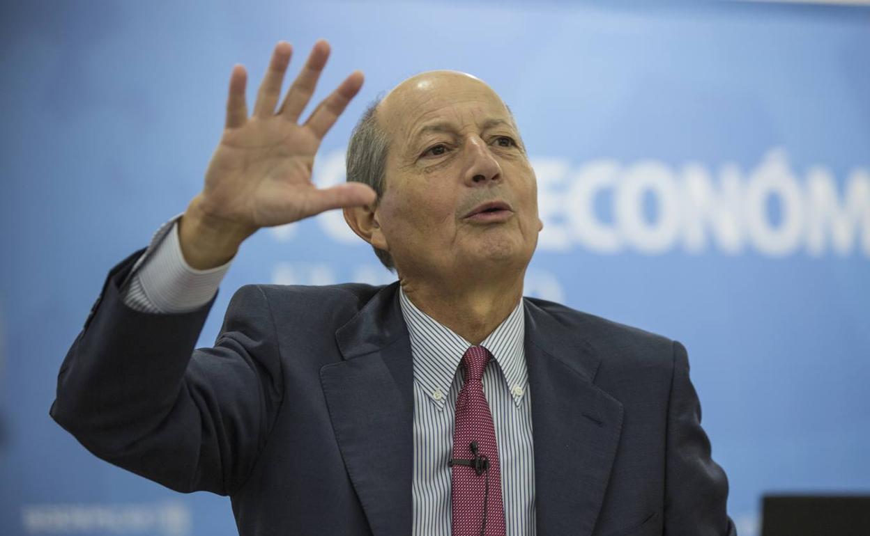 Fernando Fernández, durante una de sus conferencias.