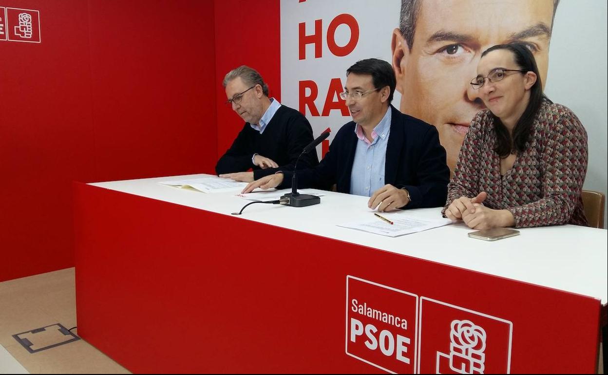 Fidel Francés, Fernando Pablos e Inés Sánchez comparecen ante los periodistas.