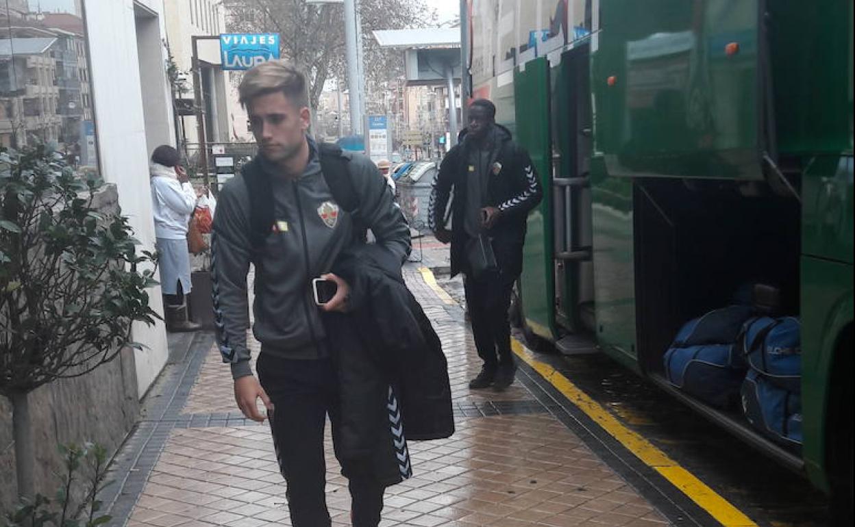Momento de la llegada del Elche a su hotel de concentración.
