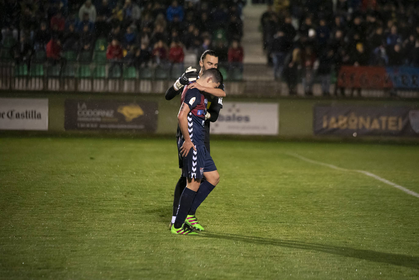 Jugadas del encuentro disputado frente al Elche en el municipal de La Albuera.