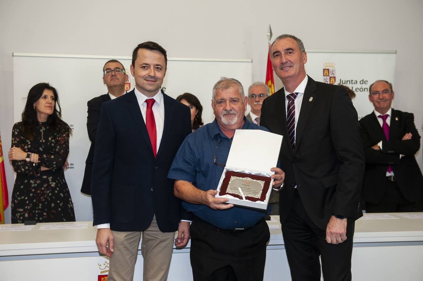 El delegado territorial, José Mazarías, ha trasladado el reconocimiento de la Junta de Castilla y León a 162 funcionarios y laborales que en 2019 culminan su carrera profesional al servicio de los ciudadanos y a los que reciben este año distinciones por años de servicio