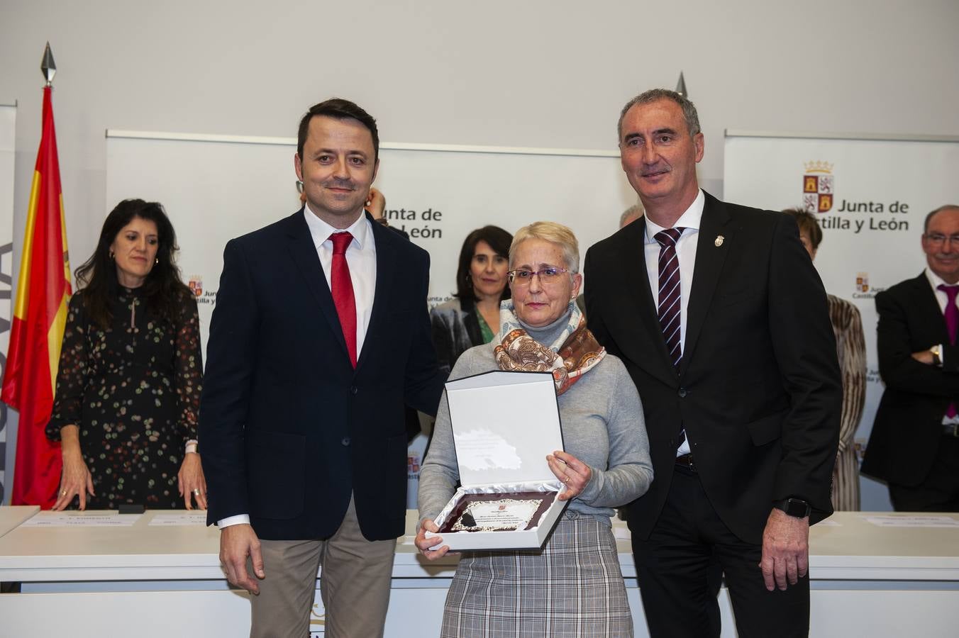 El delegado territorial, José Mazarías, ha trasladado el reconocimiento de la Junta de Castilla y León a 162 funcionarios y laborales que en 2019 culminan su carrera profesional al servicio de los ciudadanos y a los que reciben este año distinciones por años de servicio