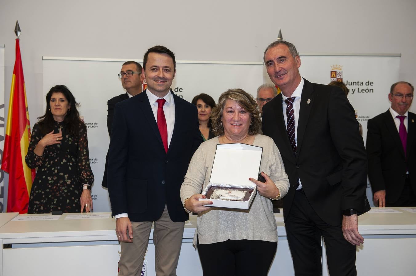 El delegado territorial, José Mazarías, ha trasladado el reconocimiento de la Junta de Castilla y León a 162 funcionarios y laborales que en 2019 culminan su carrera profesional al servicio de los ciudadanos y a los que reciben este año distinciones por años de servicio