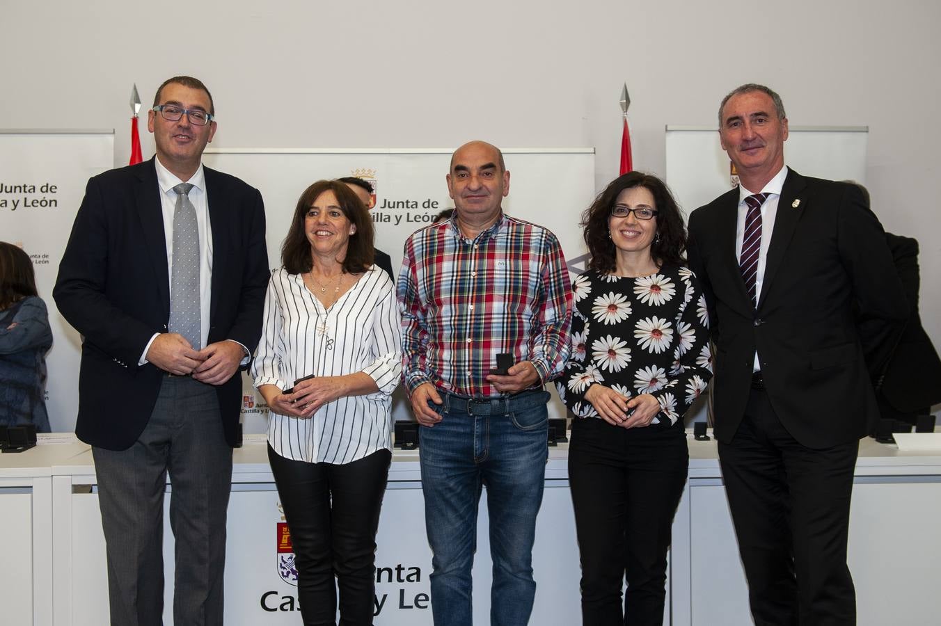 El delegado territorial, José Mazarías, ha trasladado el reconocimiento de la Junta de Castilla y León a 162 funcionarios y laborales que en 2019 culminan su carrera profesional al servicio de los ciudadanos y a los que reciben este año distinciones por años de servicio