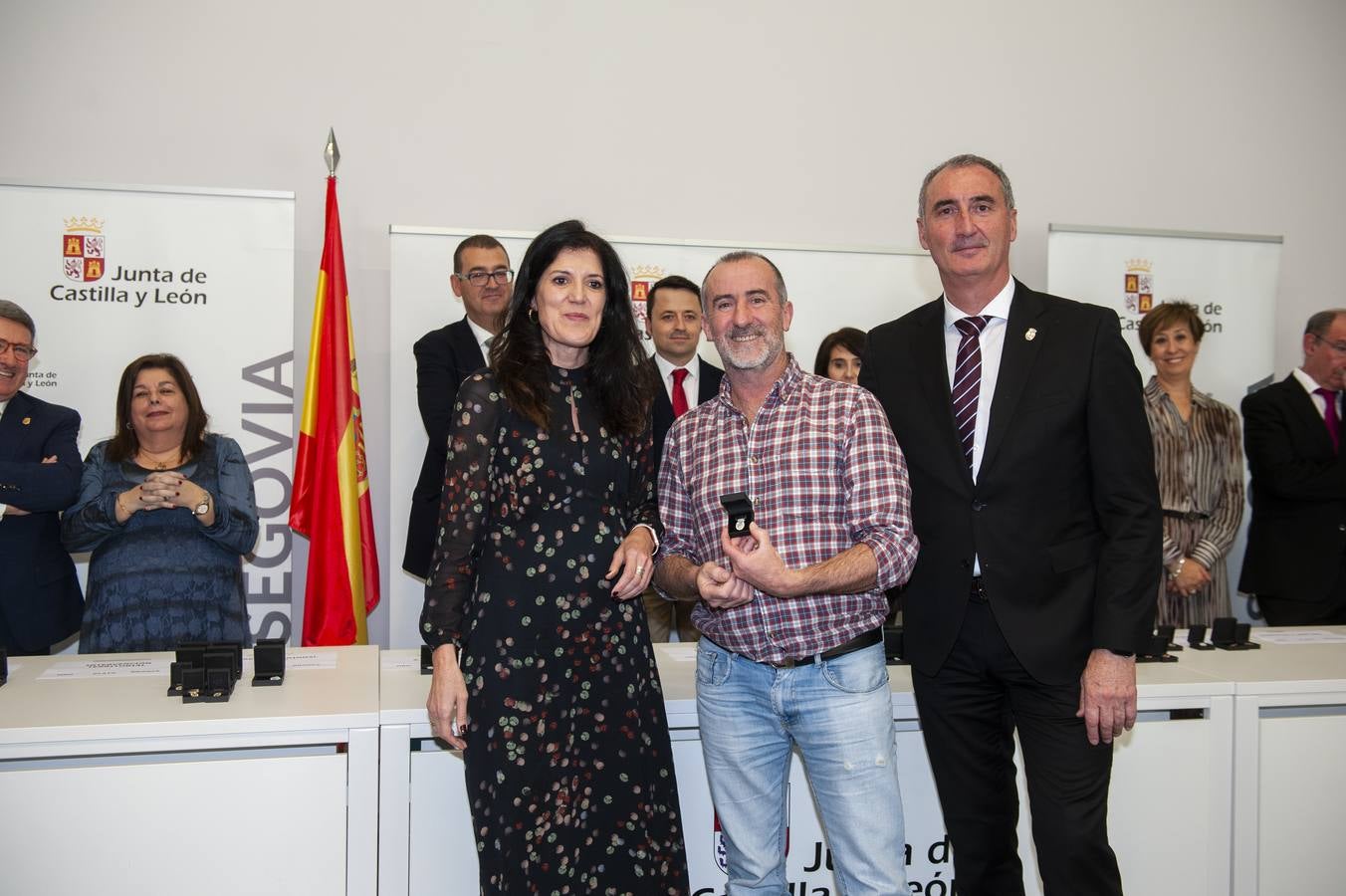 El delegado territorial, José Mazarías, ha trasladado el reconocimiento de la Junta de Castilla y León a 162 funcionarios y laborales que en 2019 culminan su carrera profesional al servicio de los ciudadanos y a los que reciben este año distinciones por años de servicio