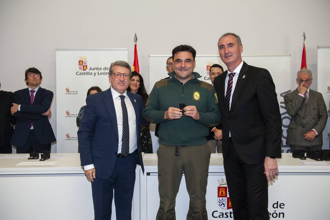 El delegado territorial, José Mazarías, ha trasladado el reconocimiento de la Junta de Castilla y León a 162 funcionarios y laborales que en 2019 culminan su carrera profesional al servicio de los ciudadanos y a los que reciben este año distinciones por años de servicio