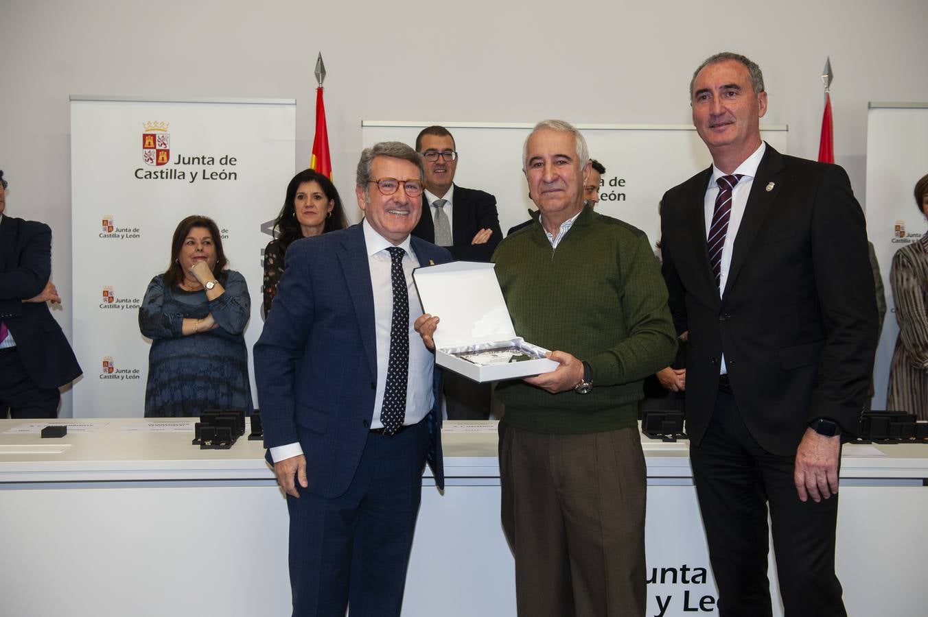 El delegado territorial, José Mazarías, ha trasladado el reconocimiento de la Junta de Castilla y León a 162 funcionarios y laborales que en 2019 culminan su carrera profesional al servicio de los ciudadanos y a los que reciben este año distinciones por años de servicio