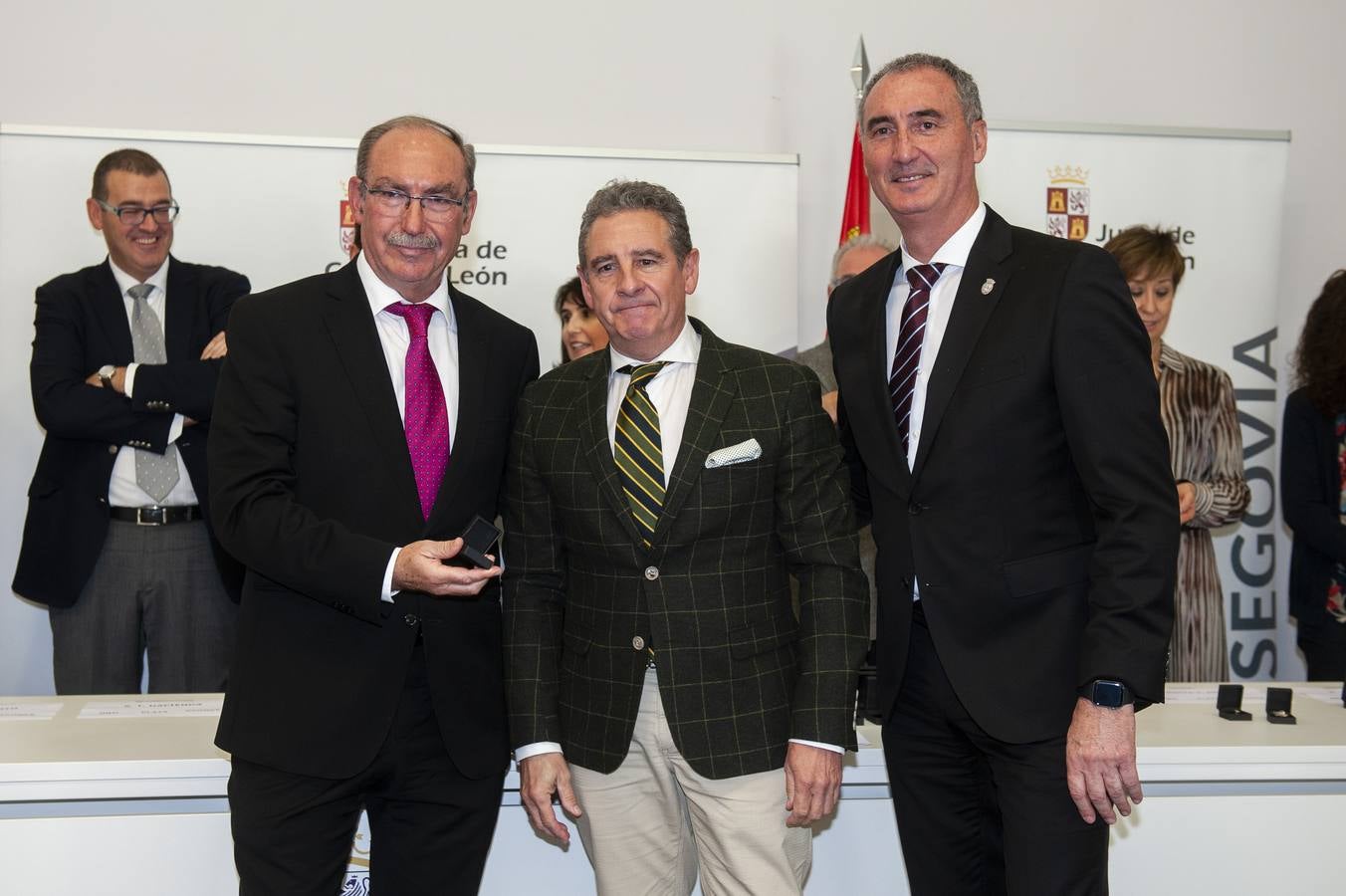 El delegado territorial, José Mazarías, ha trasladado el reconocimiento de la Junta de Castilla y León a 162 funcionarios y laborales que en 2019 culminan su carrera profesional al servicio de los ciudadanos y a los que reciben este año distinciones por años de servicio