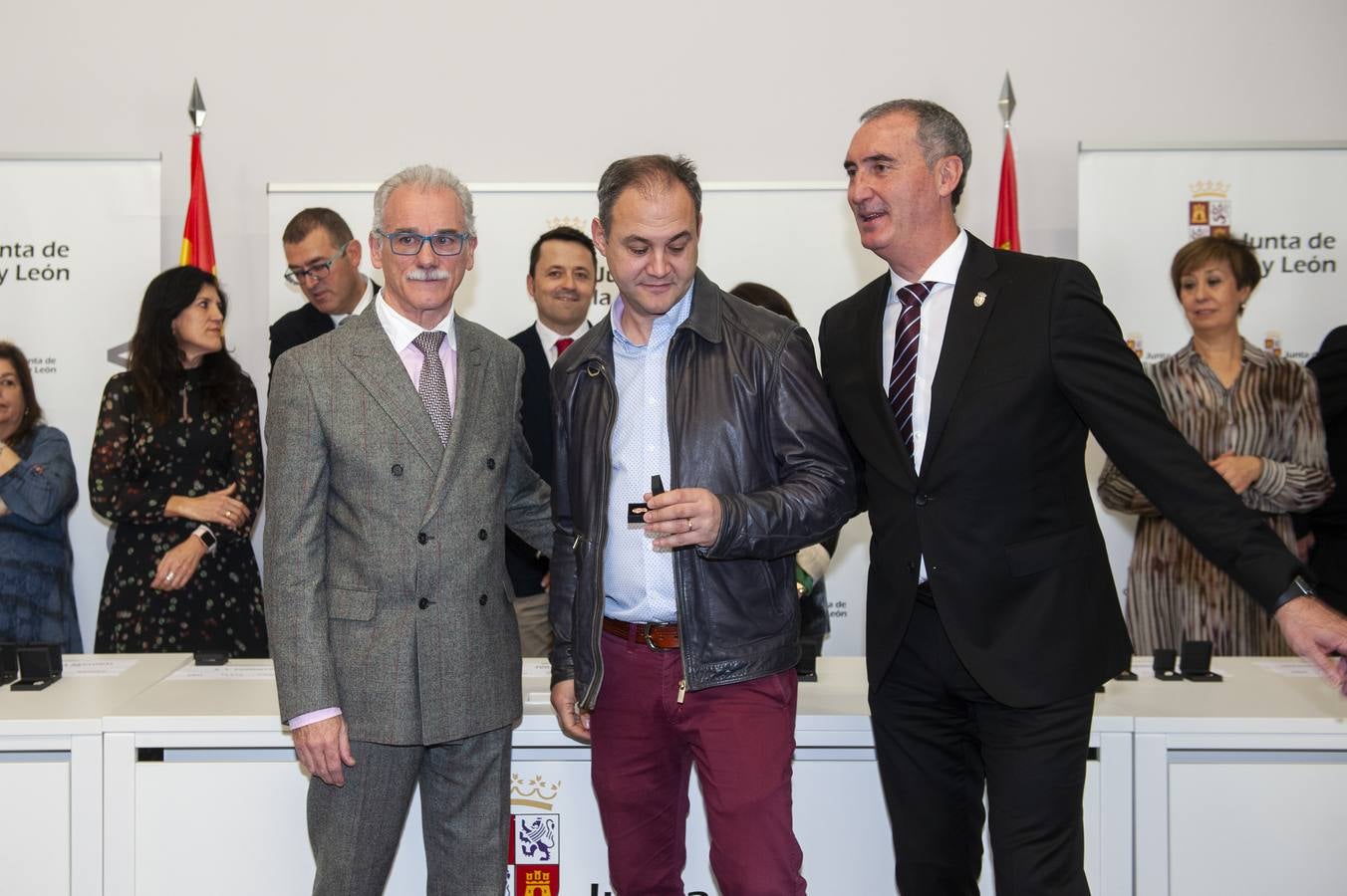 El delegado territorial, José Mazarías, ha trasladado el reconocimiento de la Junta de Castilla y León a 162 funcionarios y laborales que en 2019 culminan su carrera profesional al servicio de los ciudadanos y a los que reciben este año distinciones por años de servicio