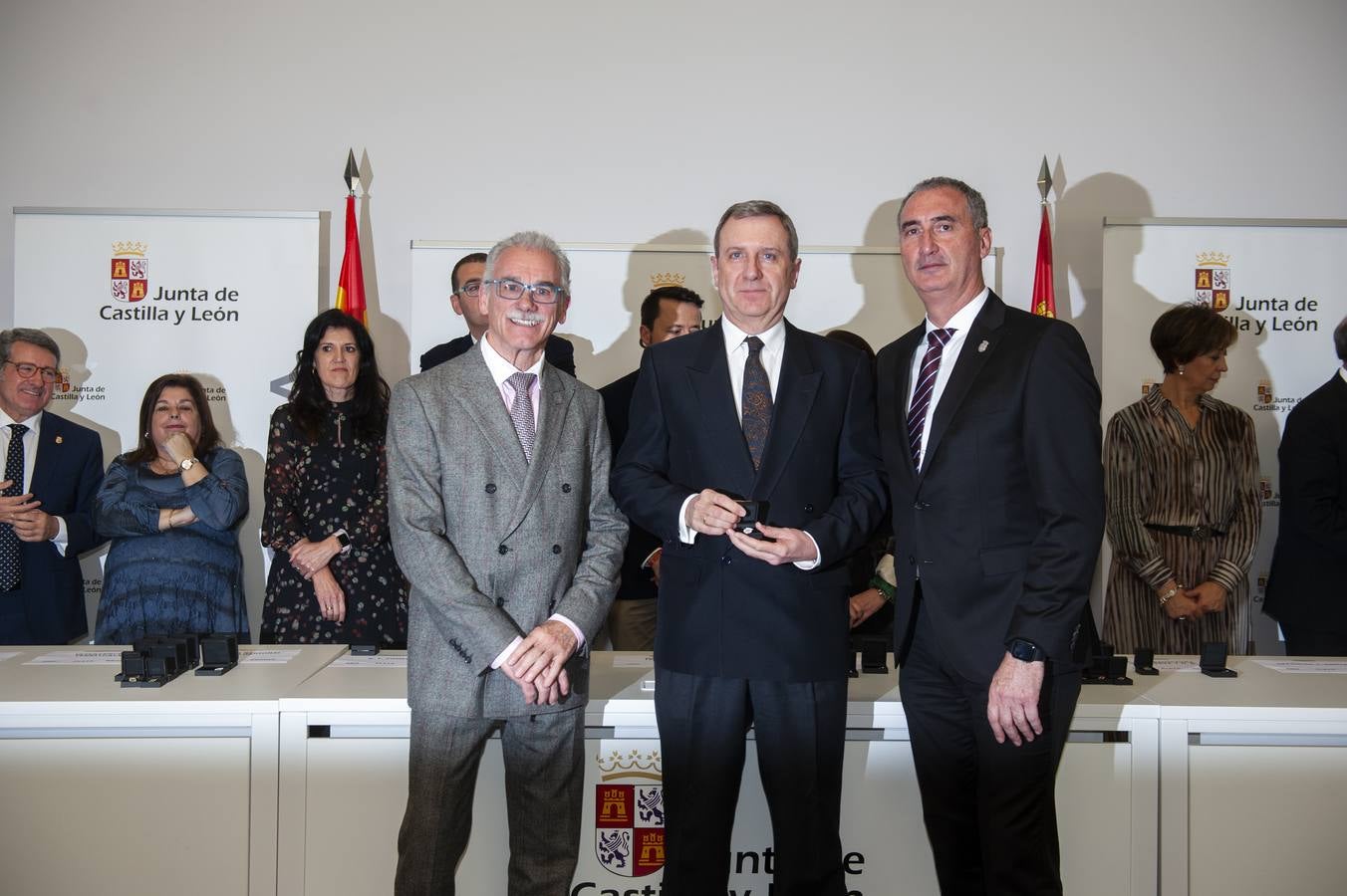 El delegado territorial, José Mazarías, ha trasladado el reconocimiento de la Junta de Castilla y León a 162 funcionarios y laborales que en 2019 culminan su carrera profesional al servicio de los ciudadanos y a los que reciben este año distinciones por años de servicio