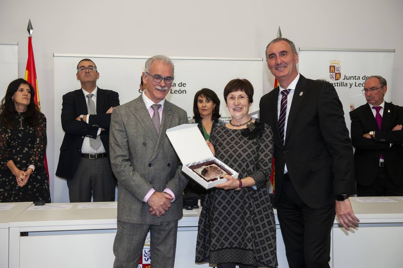 El delegado territorial, José Mazarías, ha trasladado el reconocimiento de la Junta de Castilla y León a 162 funcionarios y laborales que en 2019 culminan su carrera profesional al servicio de los ciudadanos y a los que reciben este año distinciones por años de servicio